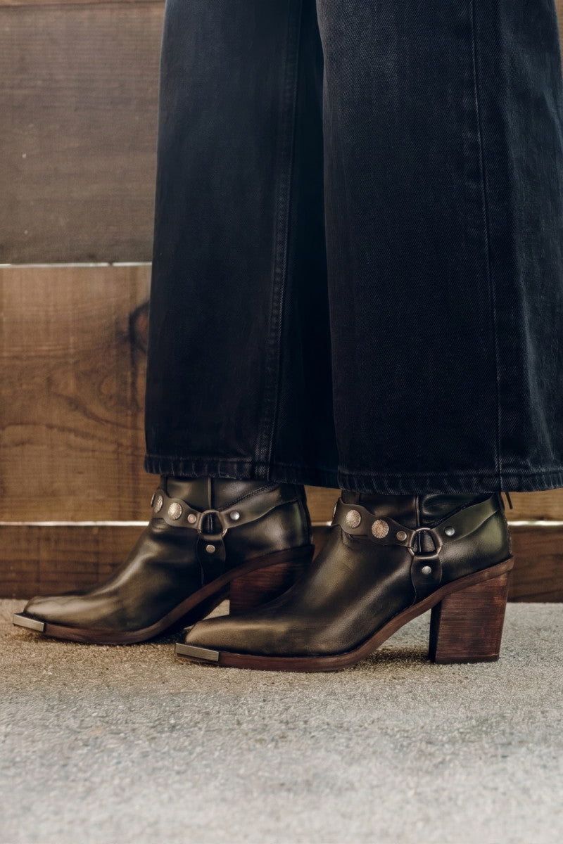 Ashlyn Mini Concho - Black Brush Off - Outside