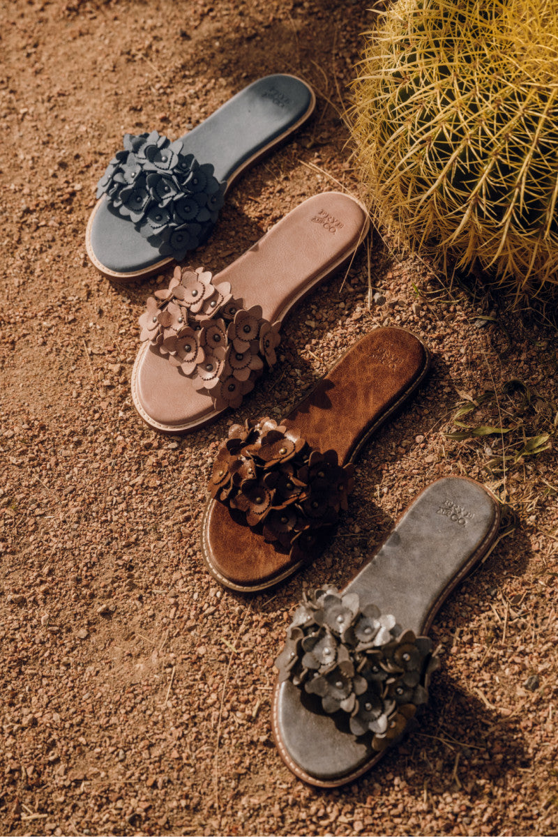 Bucky Flower Slide - Antique Silver - Outside