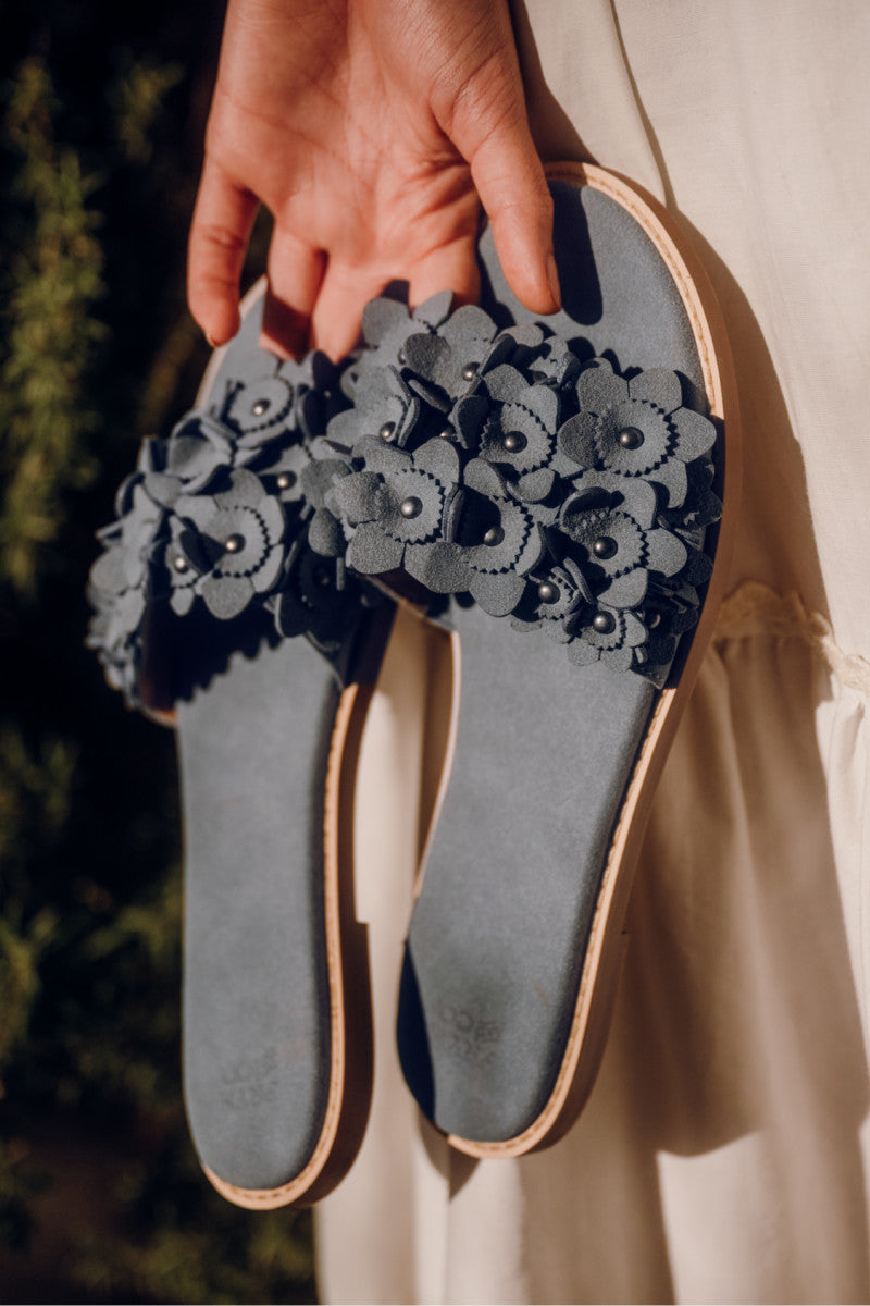Bucky Flower Slide - Dusty Blue - Outside
