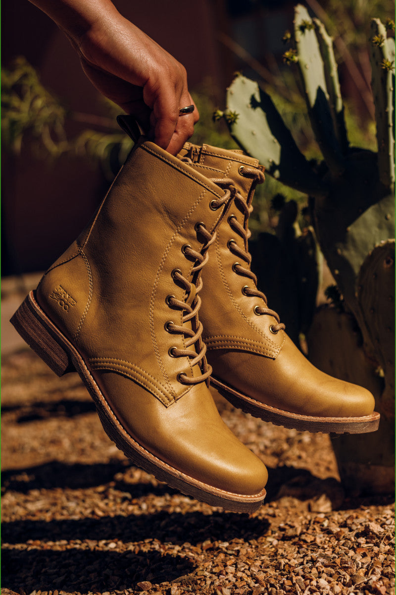 Chesnee Combat - Banana - Outside