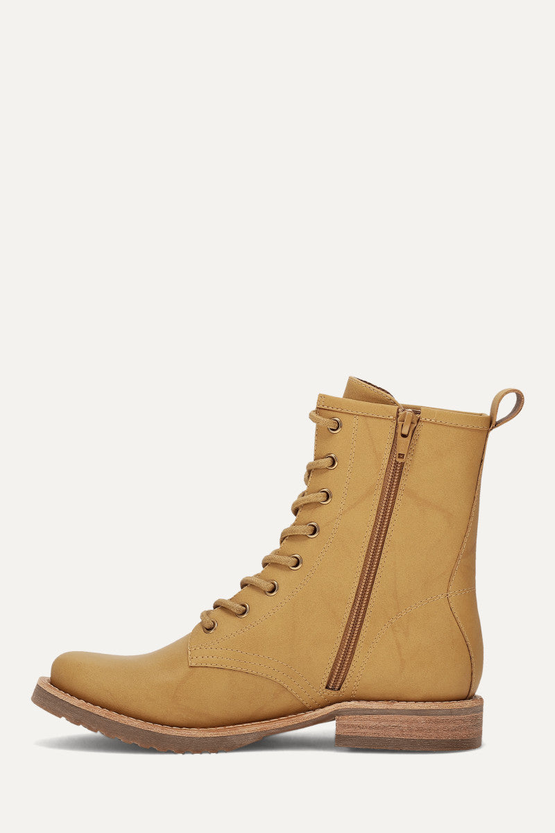 Chesnee Combat - Banana - Inside