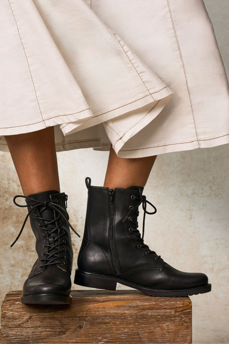 Chesnee Combat - Black - Outside