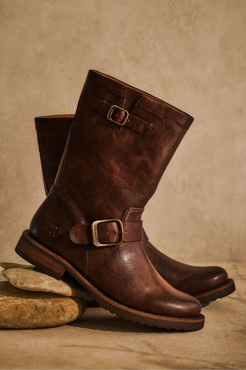 Chesnee Short - Walnut - Outside