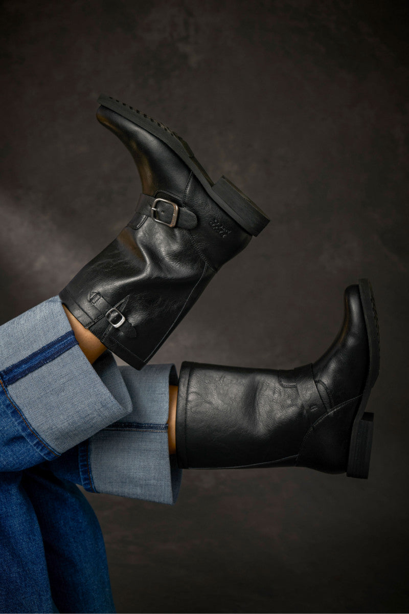 Chesnee Short - Black - Outside