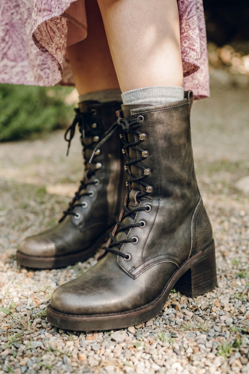 Fynn Combat - Black Brush Off - Front