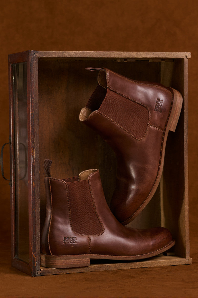 Hank Chelsea - Whiskey - Outside