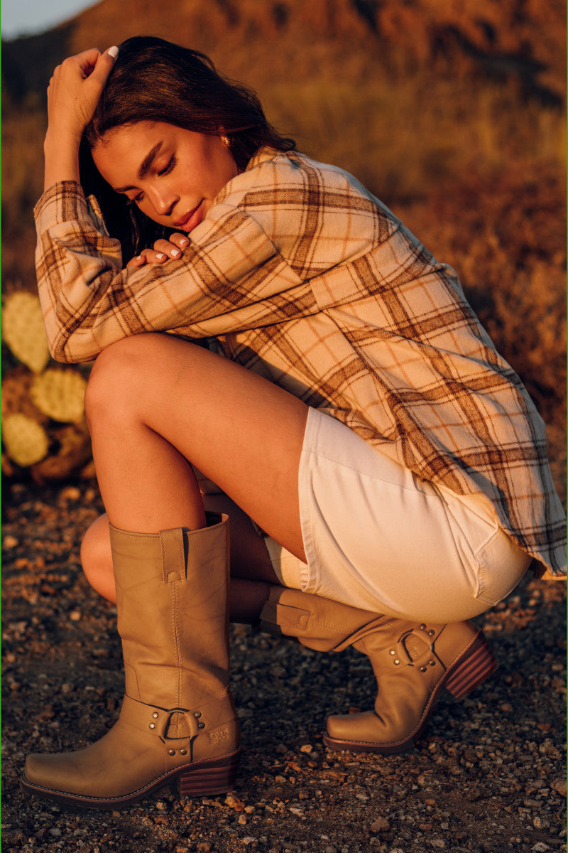 Lorrie Harness 12 - Banana - Outside