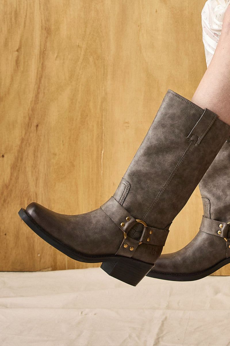 Lorrie Harness 12 - Smoke - Outside