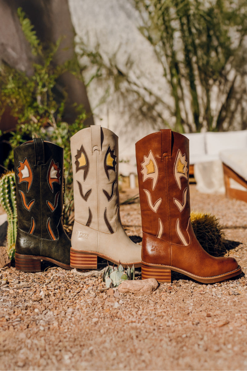 Miranda 10 Flower - Saddle - Outside