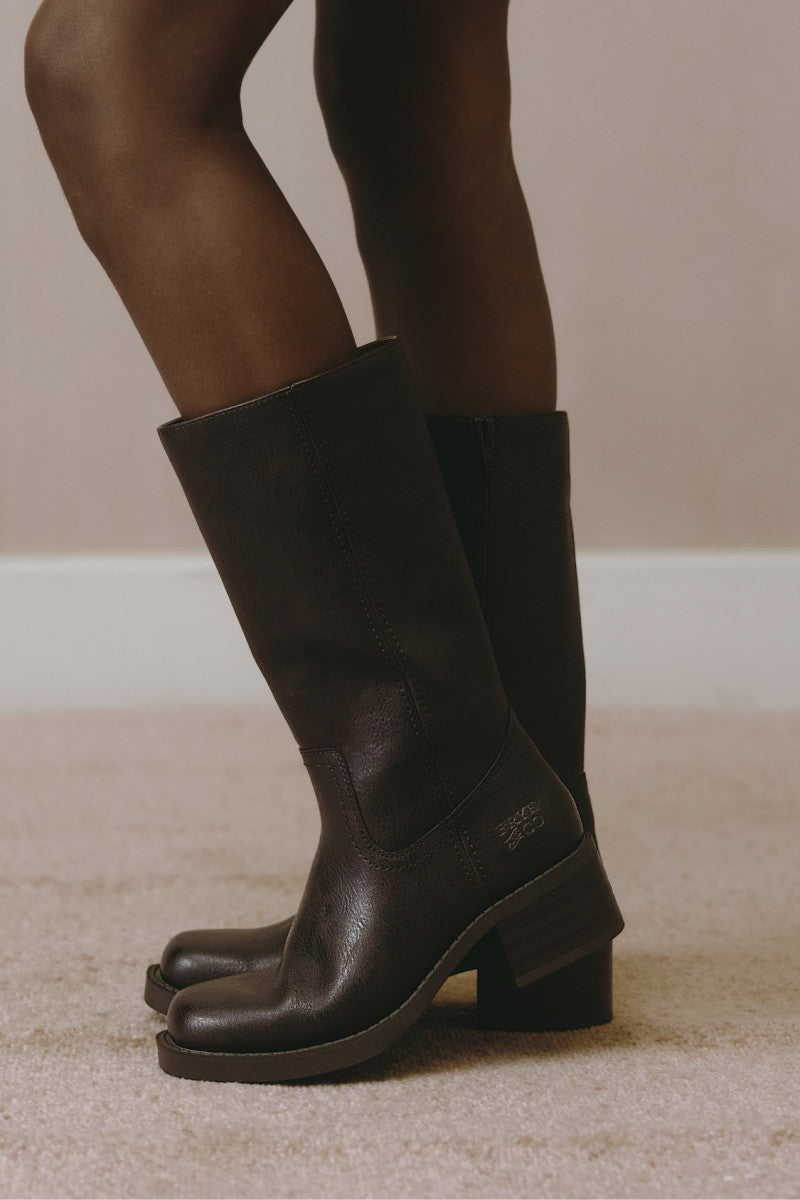 Miranda 14 Youth - Dark Brown - Outside