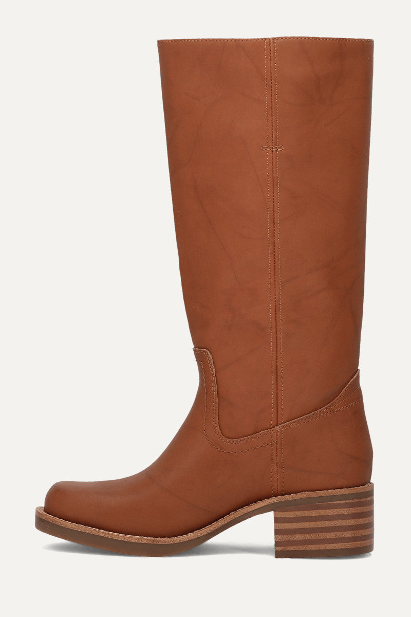 Miranda 14 - Saddle - Inside