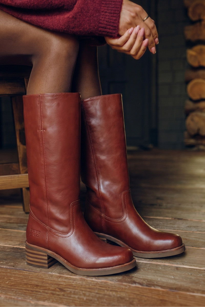 Miranda 14 - Vintage Red - Outside