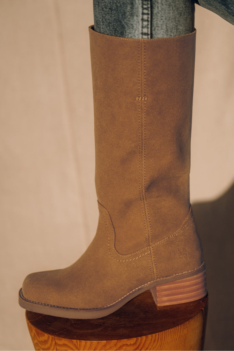 Miranda 14 - Teakwood - Outside