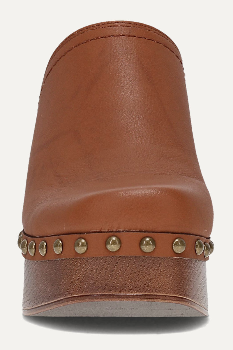 Wylie Clog - Saddle - Front