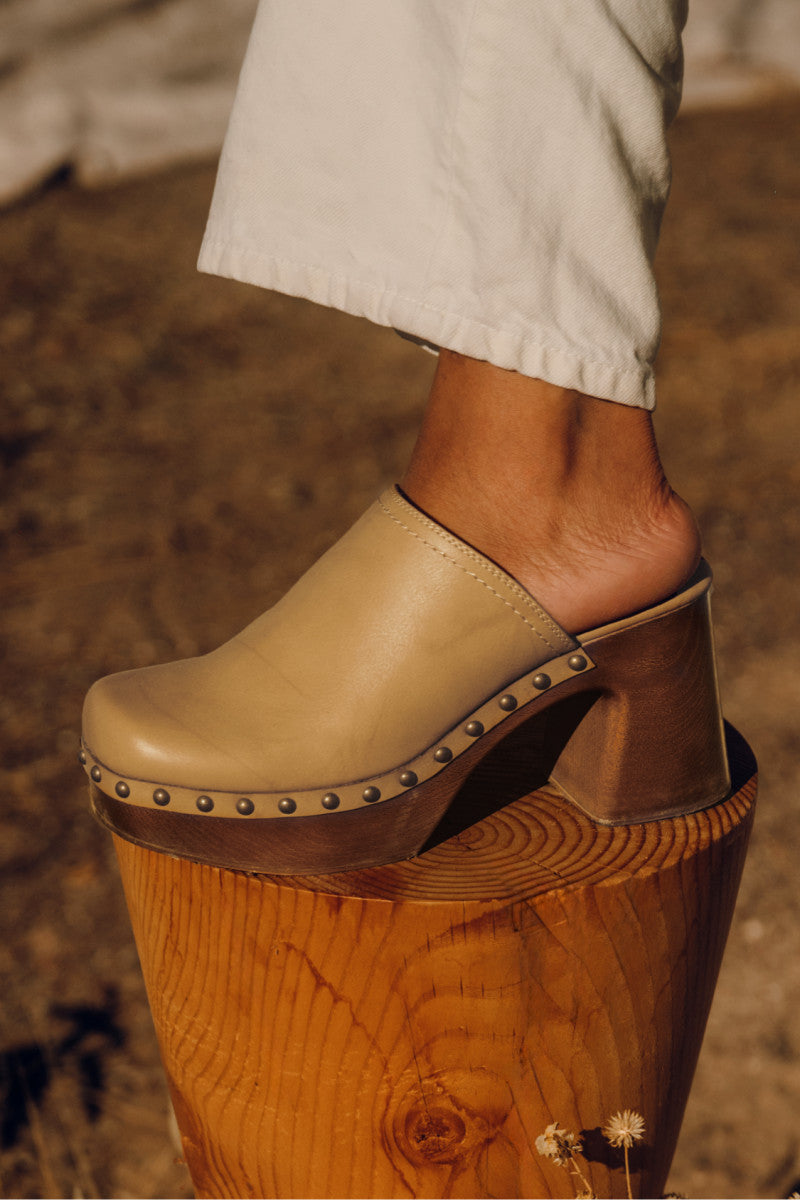 Wylie Clog - Banana - Outside