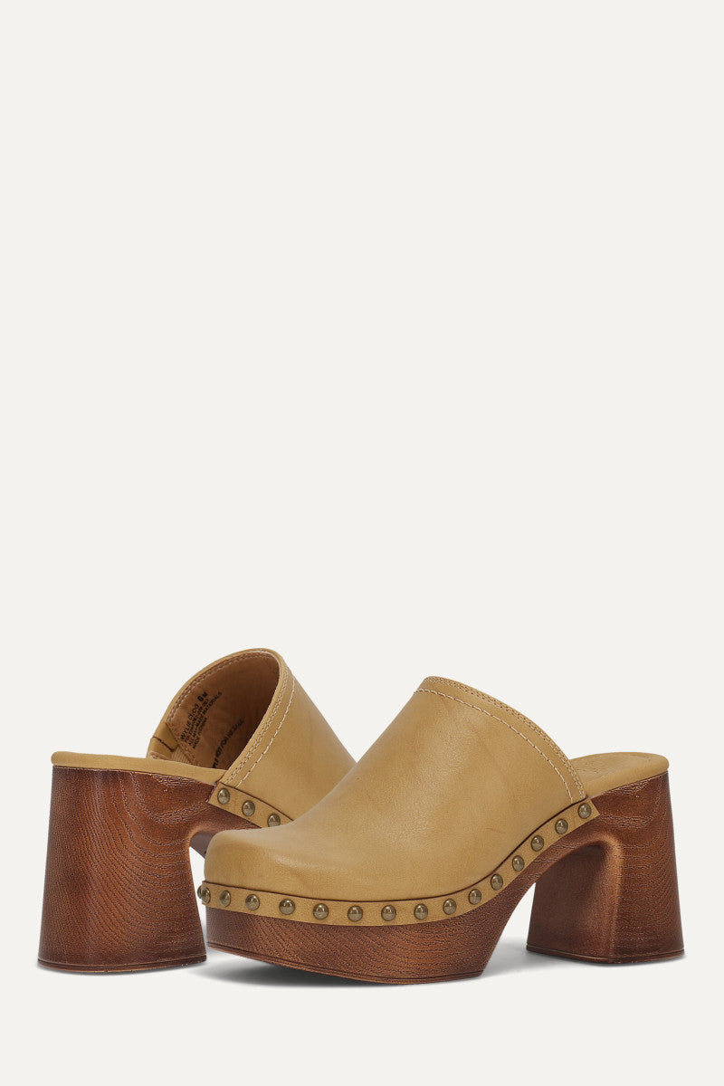 Wylie Clog - Banana - Pair