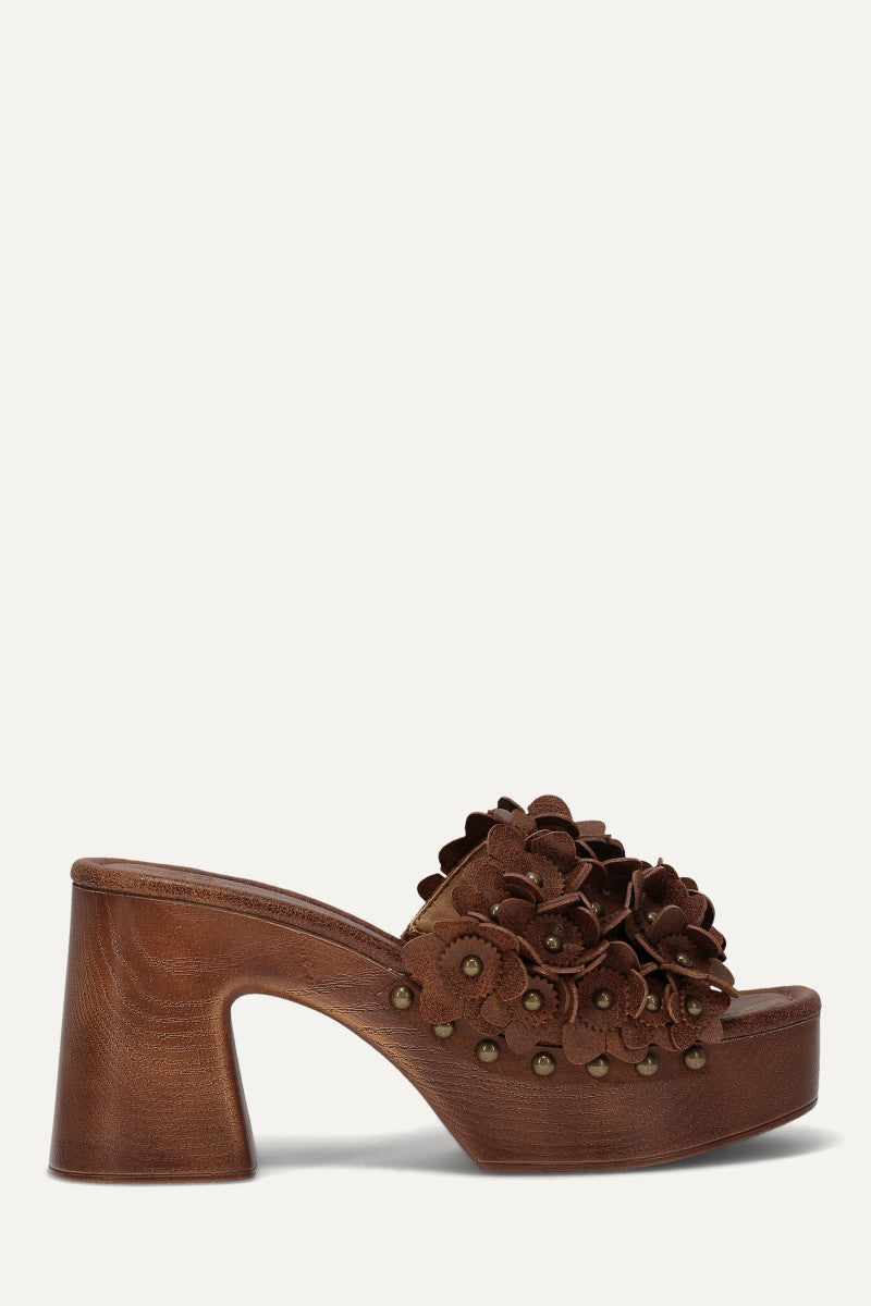 Wylie Flower Slide - Auburn - Outside