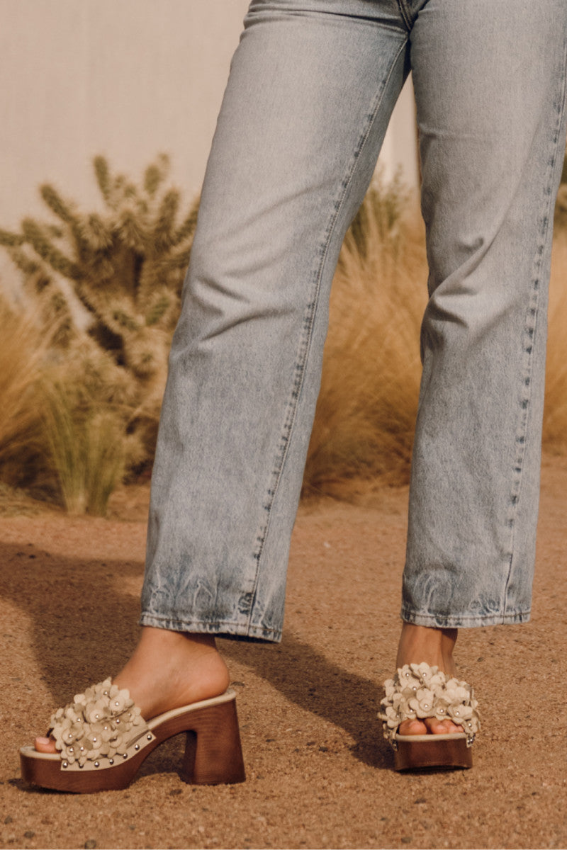 Wylie Flower Slide - Butter - Outside