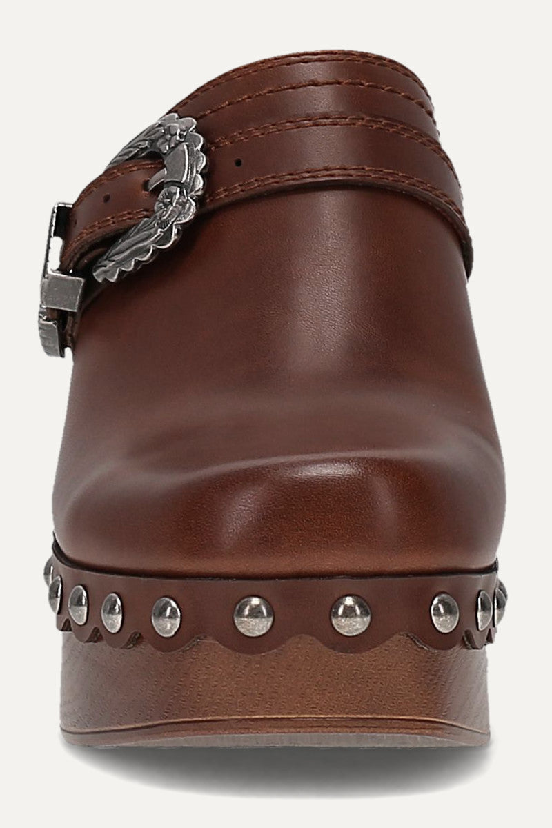 Wylie Scalloped Clog - Auburn - Front