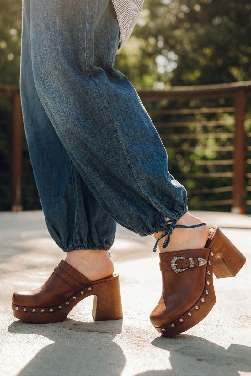 Wylie Scalloped Clog - Auburn - Outside